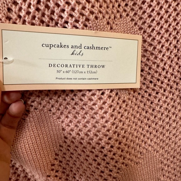 Cupcakes and cashmere Valentine’s Day blanket crochet style NEW with tags - Picture 2 of 7